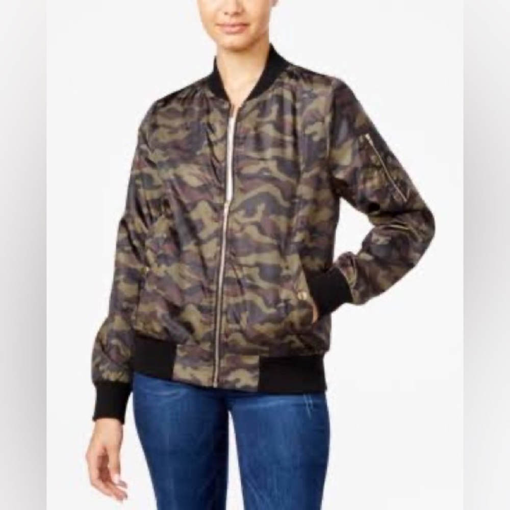 🌻$10🌻 Preloved Army Printed Bomber Jacket Size: M
